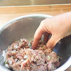 Hariisa lamb meatballs step by step -mix well