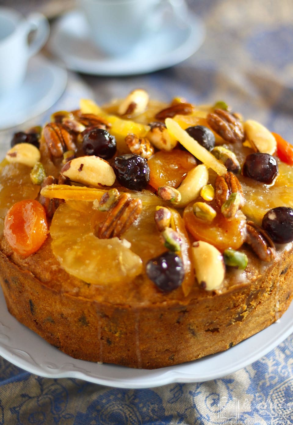 Special fruit and nut cake. Recipes made easy.