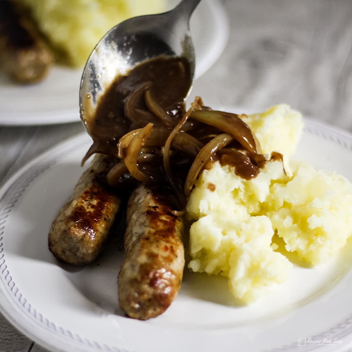 https://www.recipesmadeeasy.co.uk/wp-content/uploads/2016/11/sausage-mash-and-onion-gravy-sq.jpg