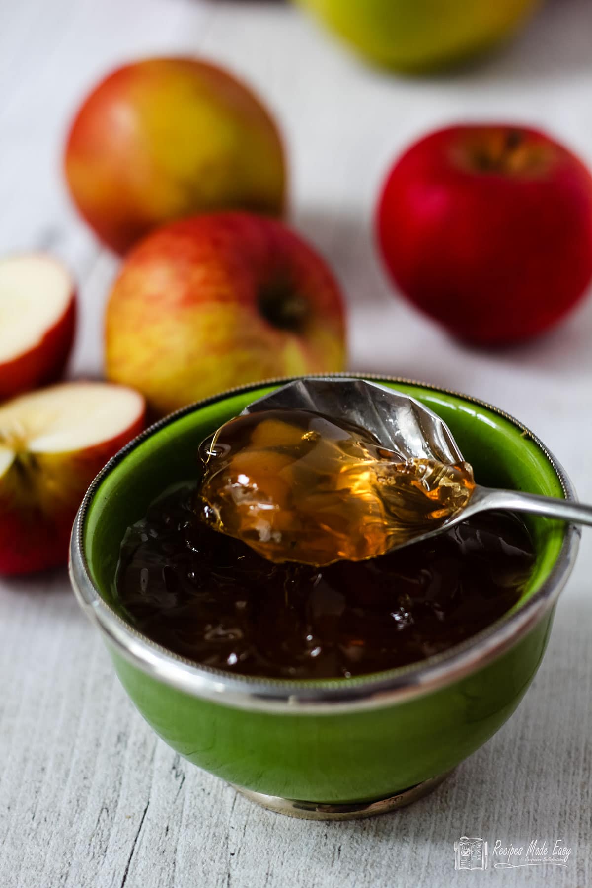 How to Make Apple Jelly With Just Two Ingredients