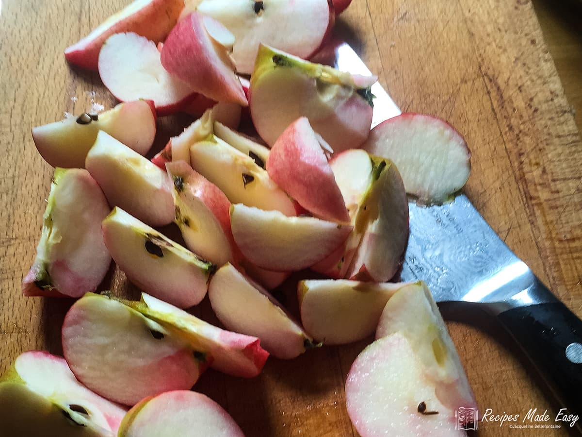 apples cut into thick slices