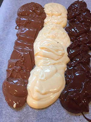 Pour lines of chocolate onto the baking parchment. Pour lines of chocolate onto the baking parchment.