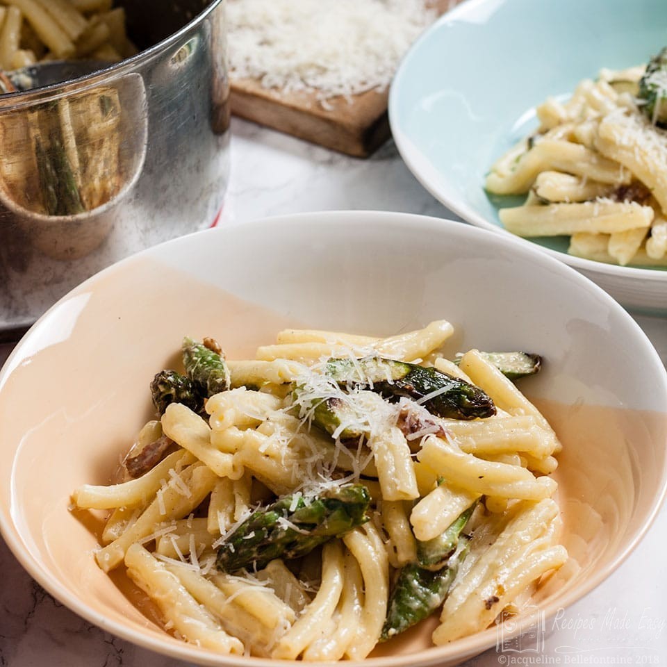 Creamy pasta with asparagus and bacon | Recipes Made Easy
