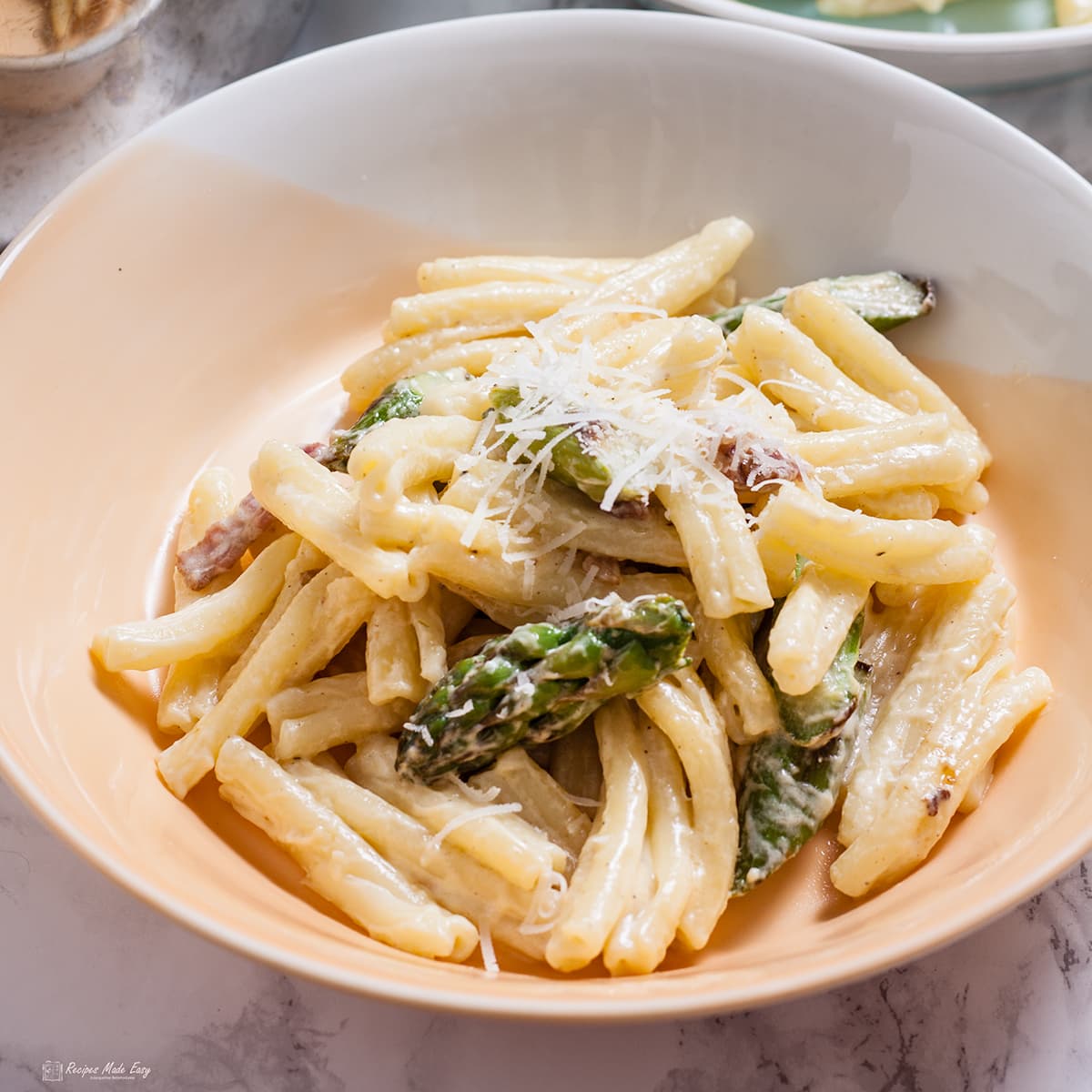 bowl of creamy pasta with aspargus and bacon