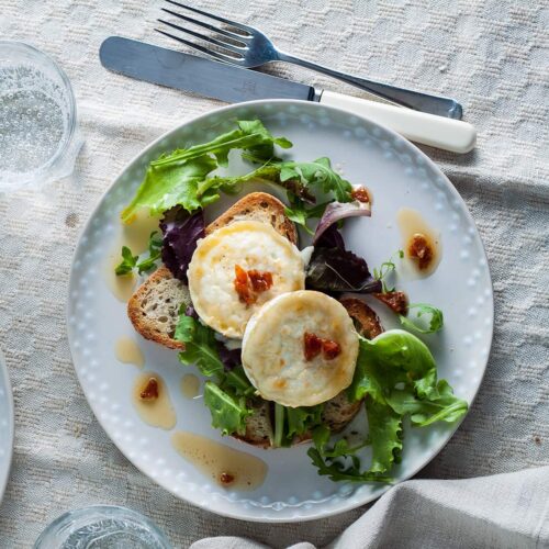 https://www.recipesmadeeasy.co.uk/wp-content/uploads/2019/06/goats-cheese-salad-with-sundried-tomato-dressing-1200sq-500x500.jpg