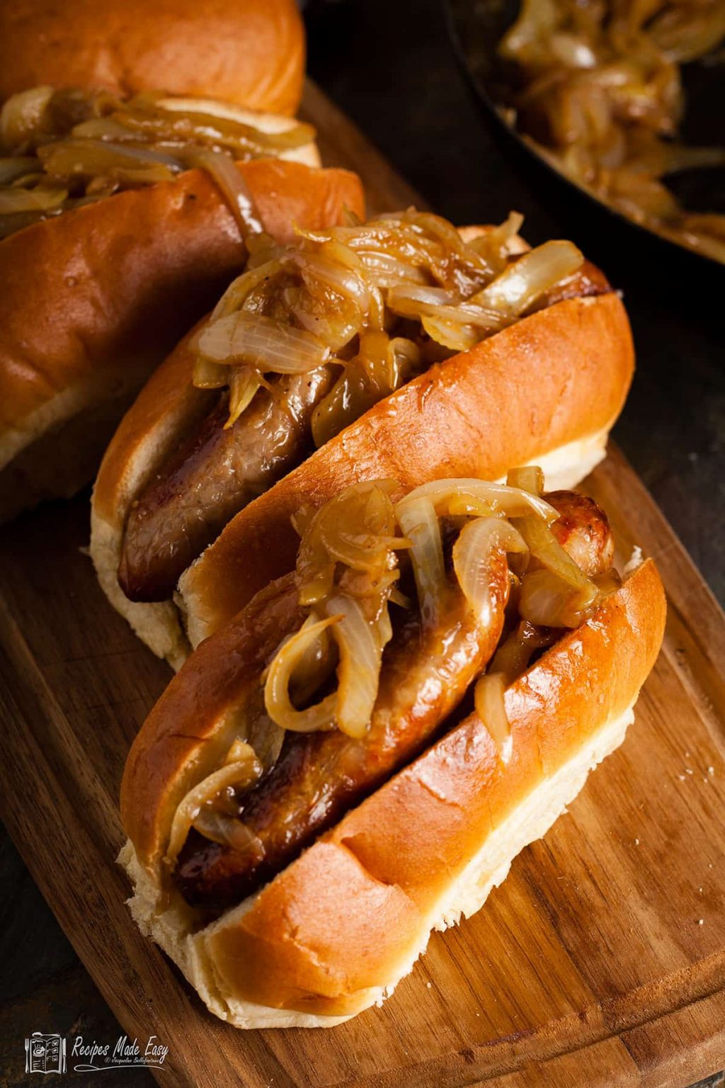 Hot dogs with sweet and sour onions Recipes Made Easy