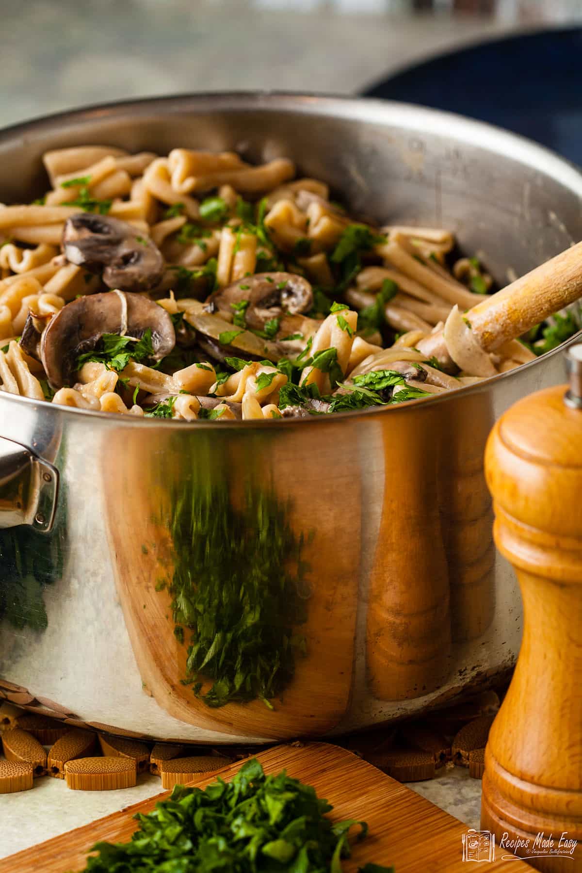 Easy creamy mushroom pasta | Recipes Made Easy