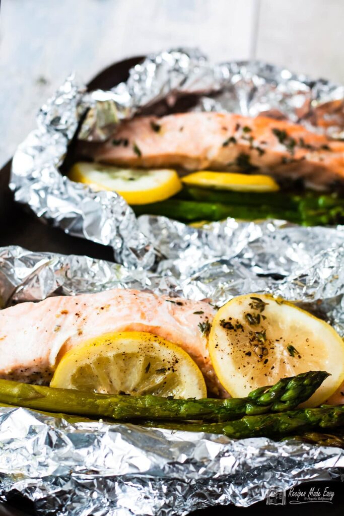 Foil baked salmon and asparagus | Recipes Made Easy